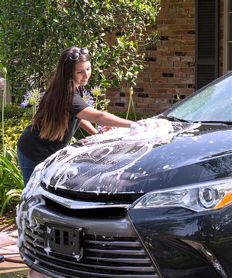 Blavk magic wet shind car wash